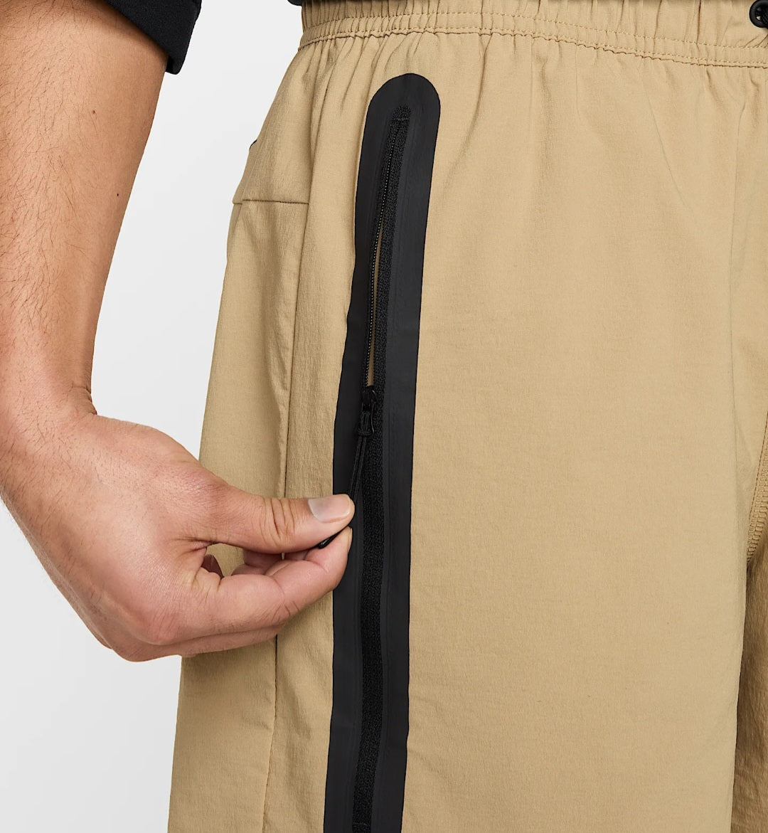 Nike Tech

Men's Woven Shorts