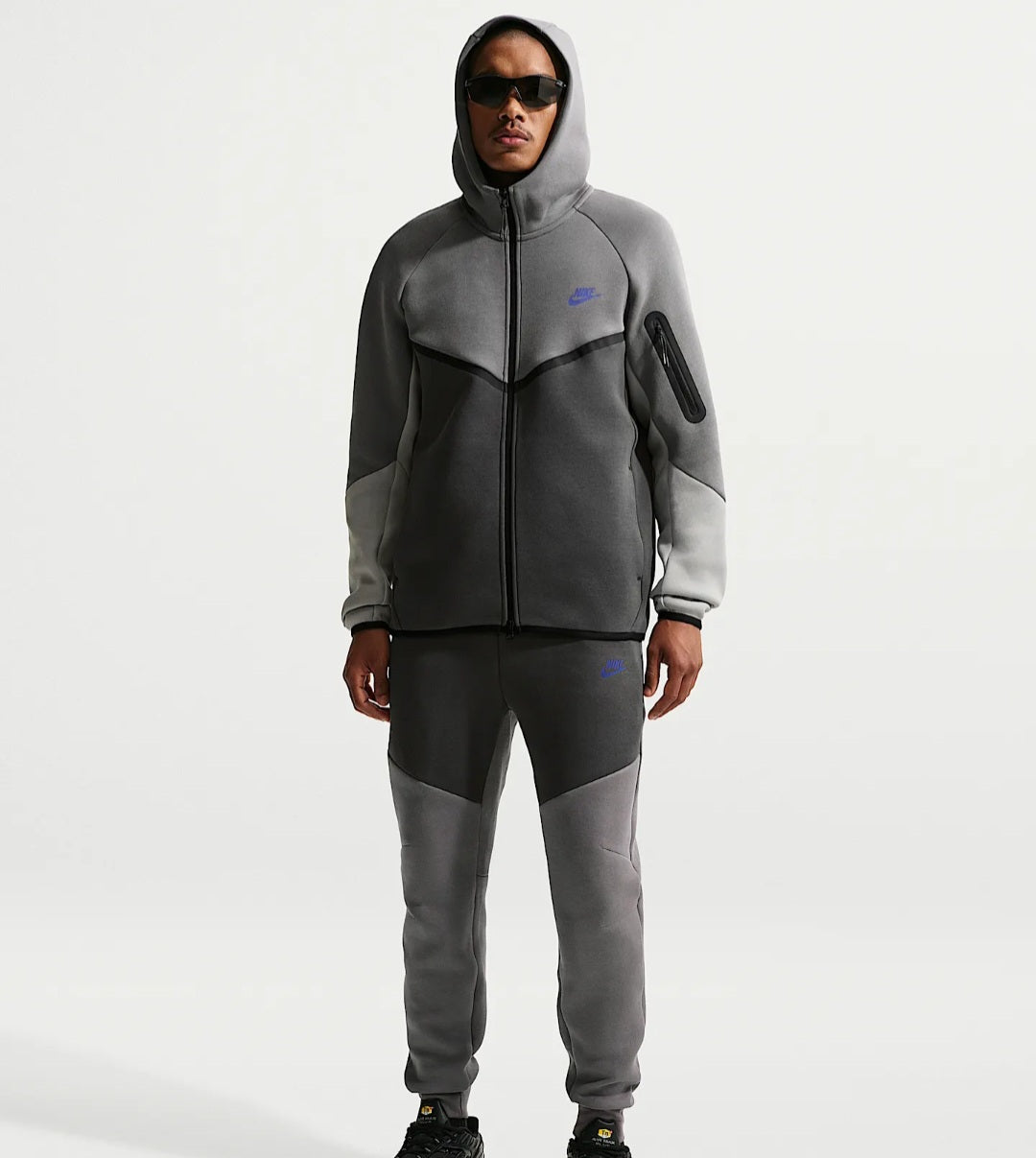 Nike Tech

Men's Fleece Windrunner Full-Zip Jacket & Joggers