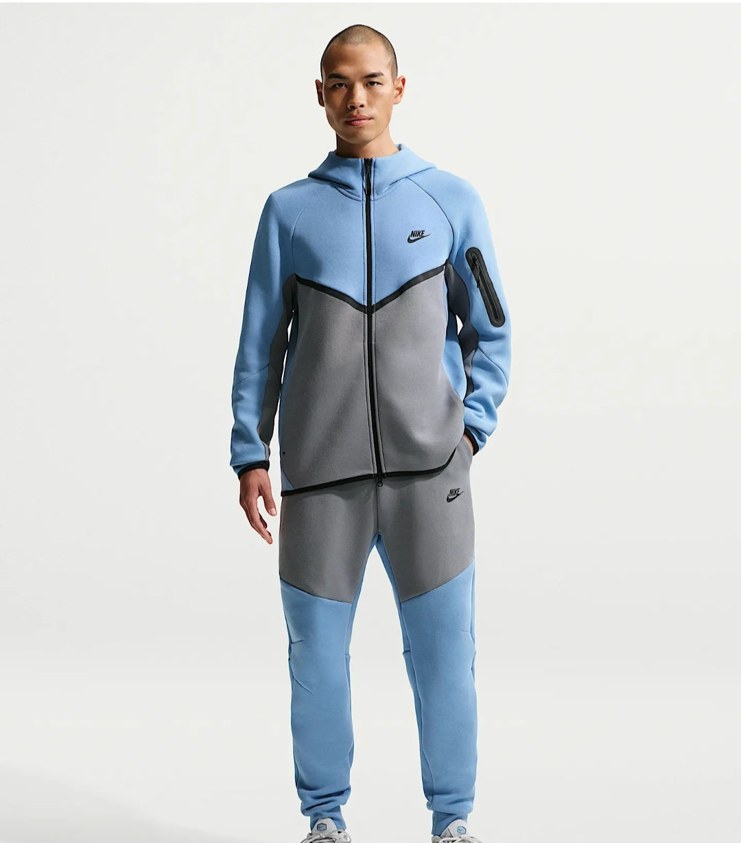 Nike Tech

Men's Fleece Windrunner Full-Zip Jacket & Joggers