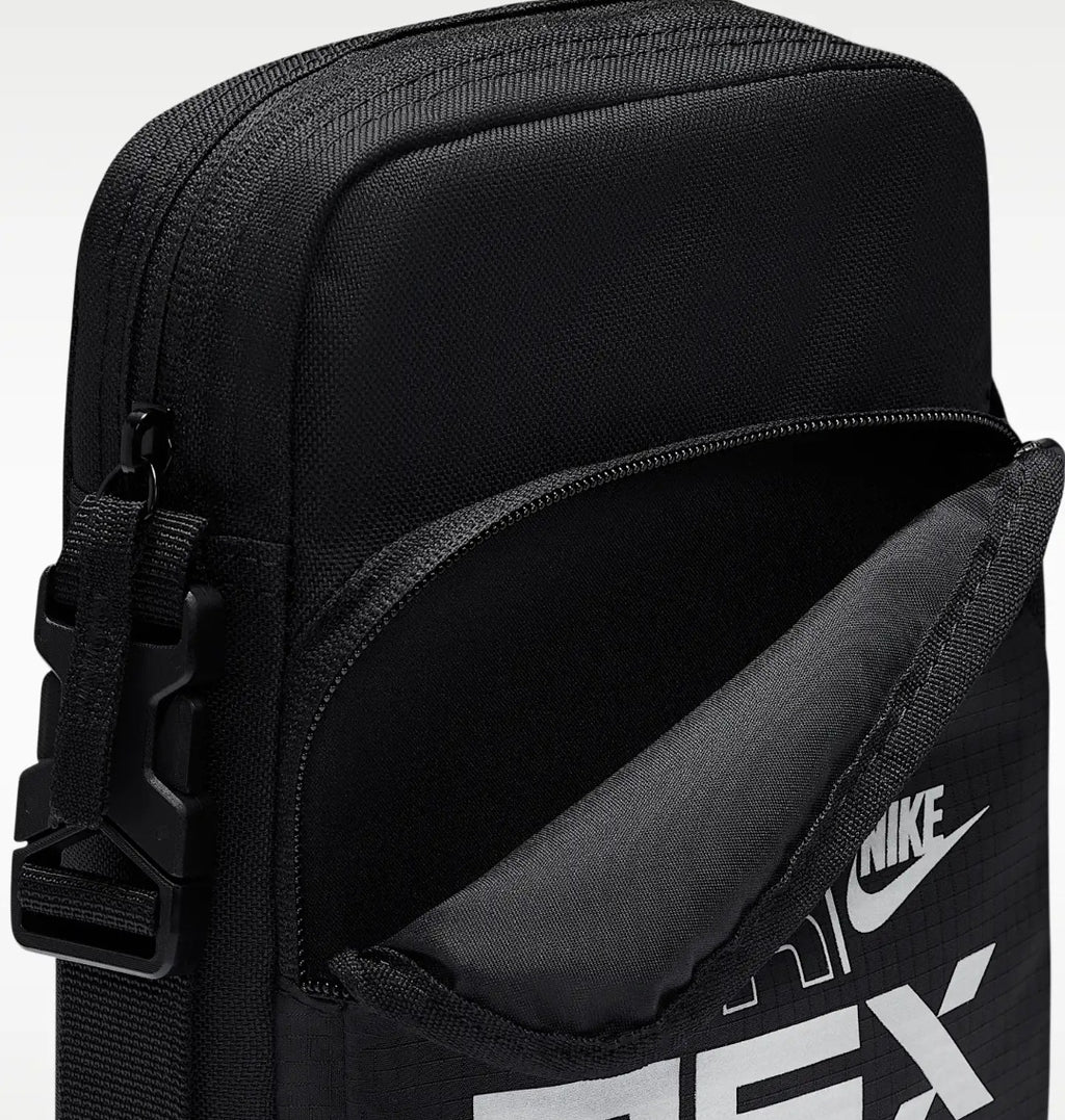 Nike Heritage

Cross-Body Bag (4L)