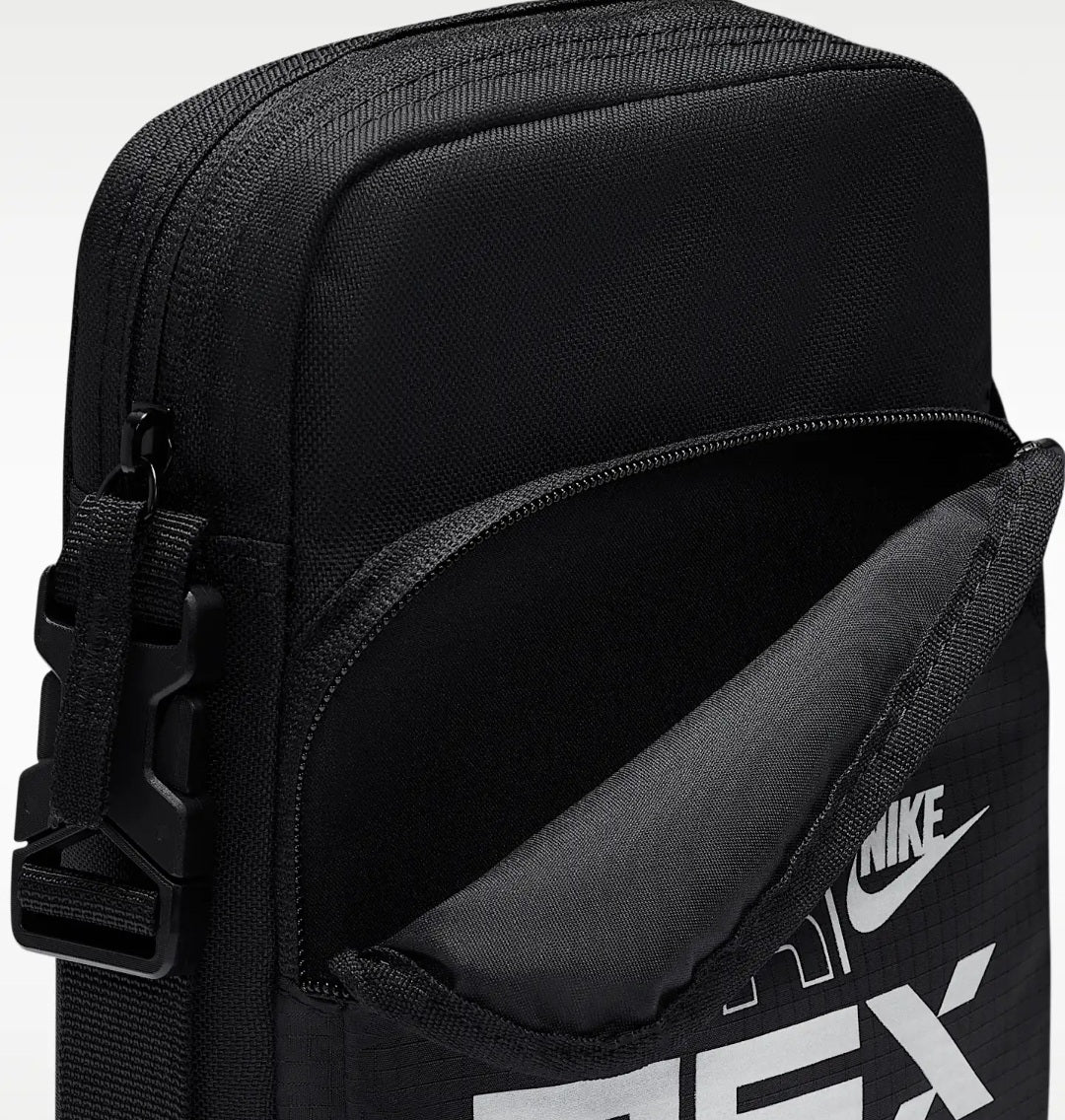 Nike Heritage

Cross-Body Bag (4L)